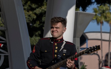 1st MARDIV Band performs at Downtown Disney during Toys for Tots drive