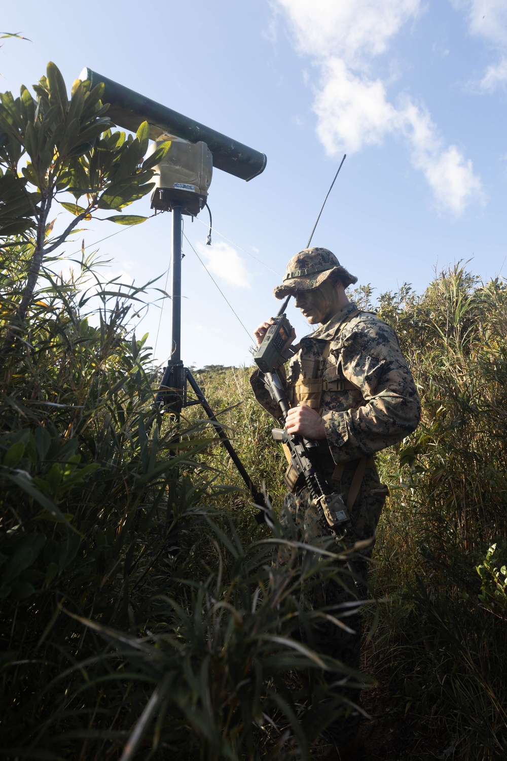 III MIG | 3d Intel. Bn. Marines Conduct Patrol