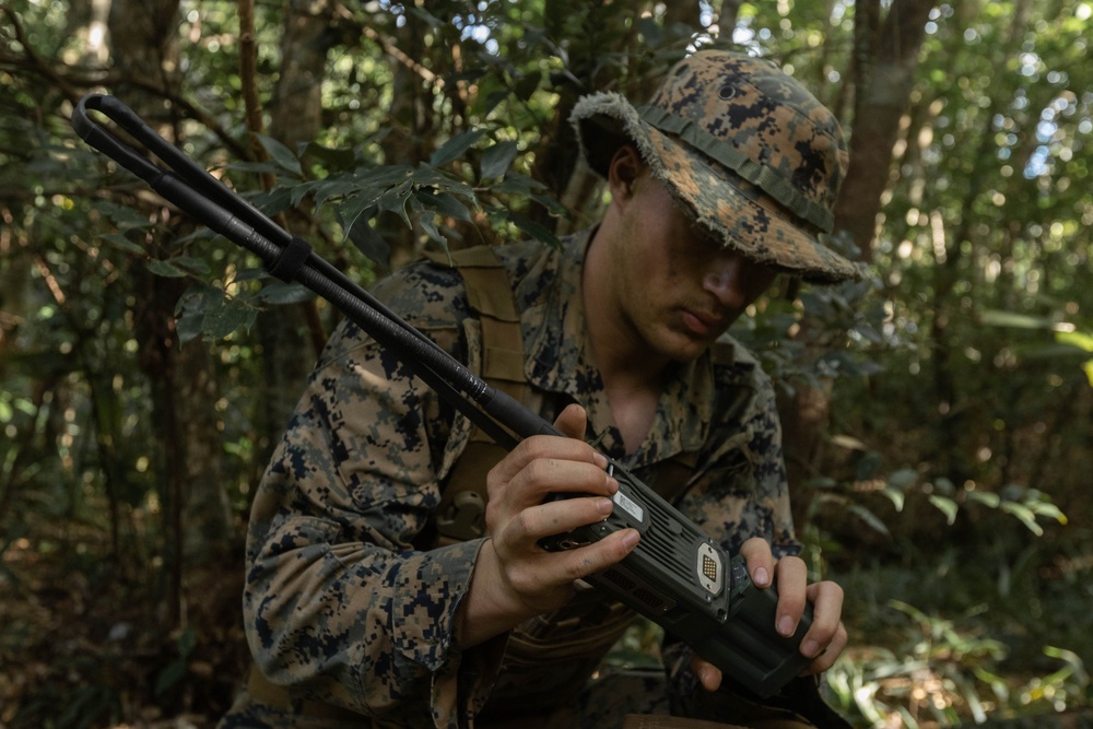 III MIG | 3d Intel. Bn. Marines Conduct Patrol