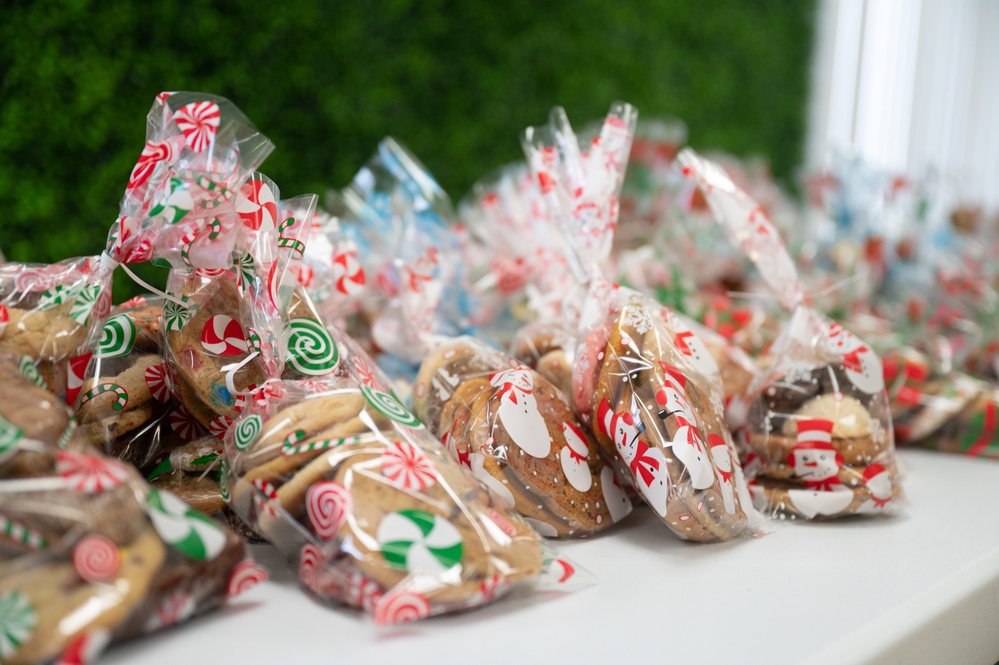 Joint Base Pearl Harbor-Hickam cookie caper delivers cookies to Airmen