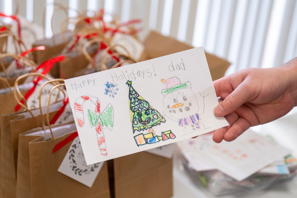 Joint Base Pearl Harbor-Hickam cookie caper delivers cookies to Airmen