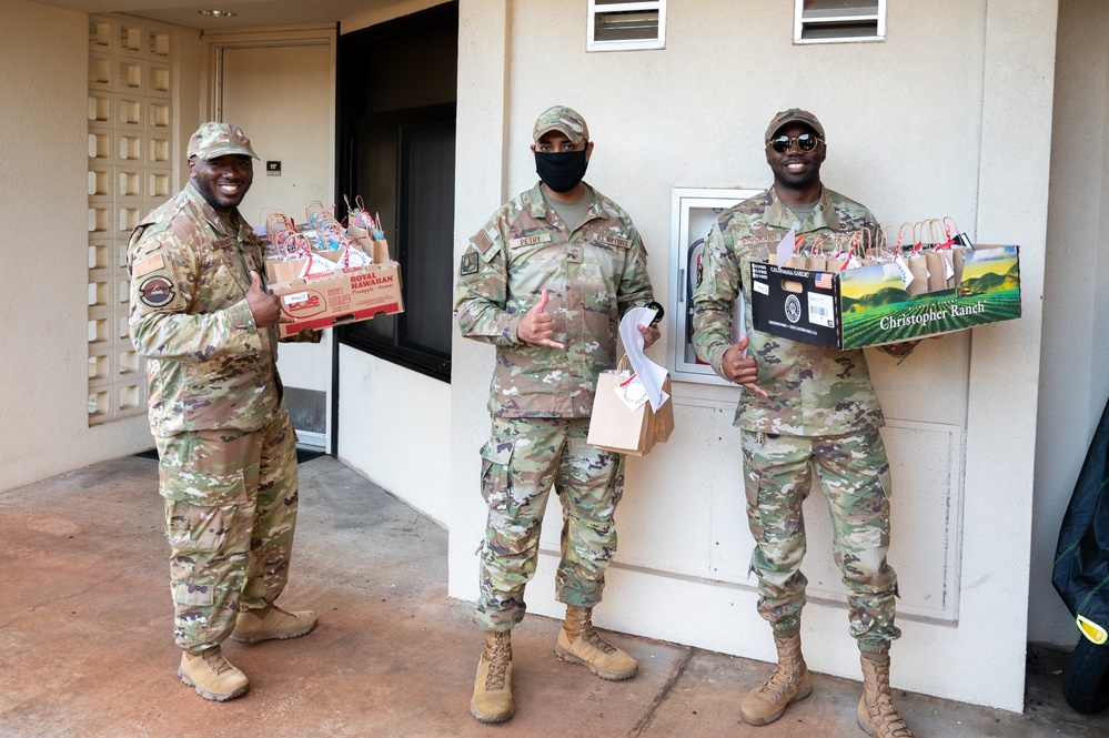 Joint Base Pearl Harbor-Hickam cookie caper delivers cookies to Airmen