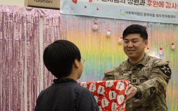 210 FAB Soldiers deliver holiday gifts to children in Dongducheon