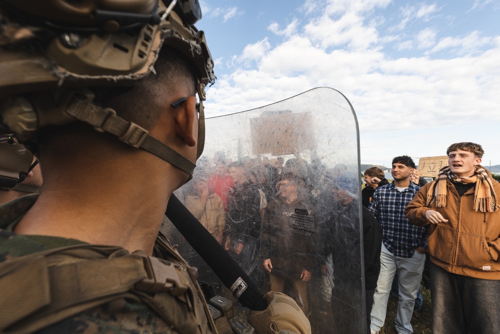 Marines with the 31st Marine Expeditionary Unit conduct embassy reinforcement exercise