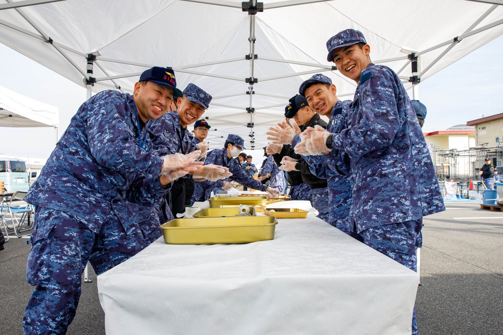 FAW 31 hosts a traditional Mochitsuki event at MCAS Iwakuni