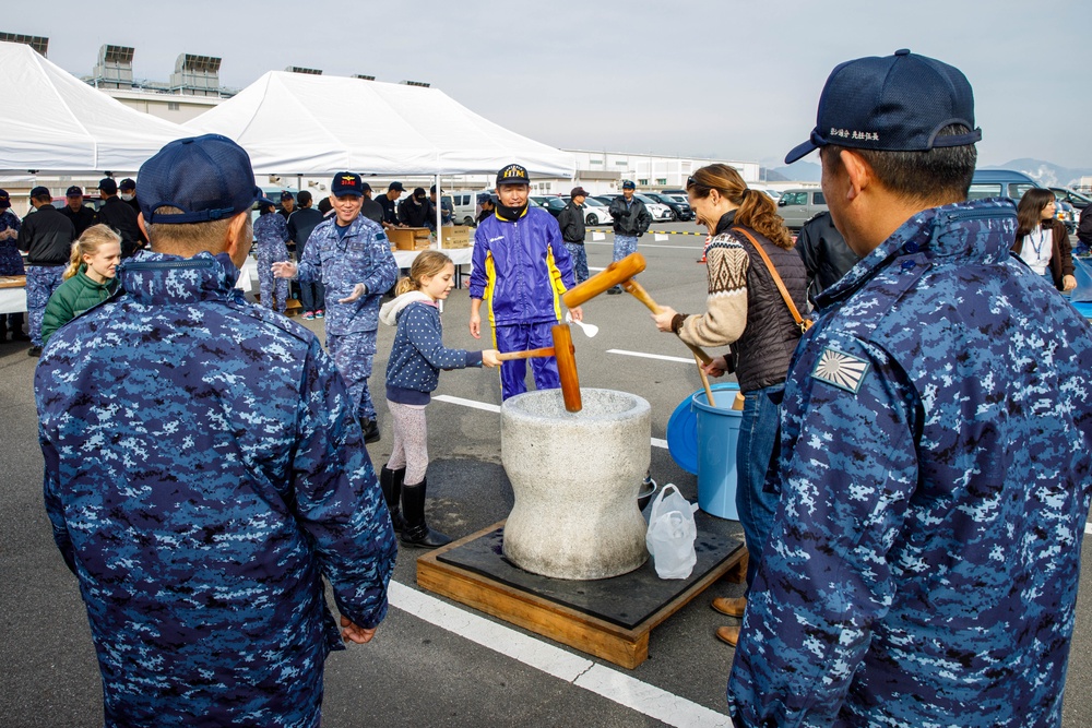 FAW 31 hosts a traditional Mochitsuki event at MCAS Iwakuni