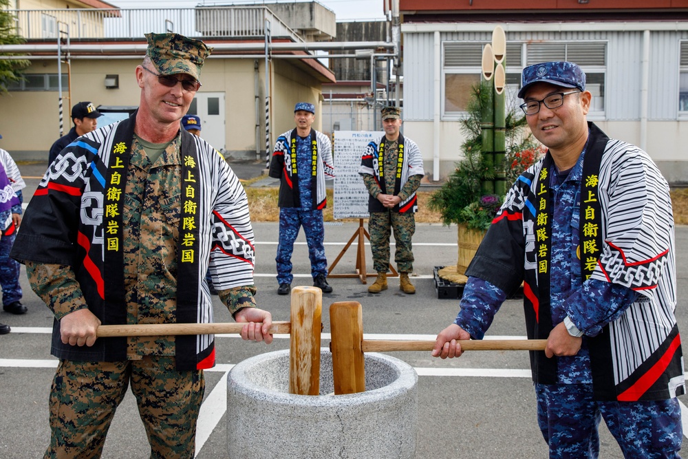 FAW 31 hosts a traditional Mochitsuki event at MCAS Iwakuni