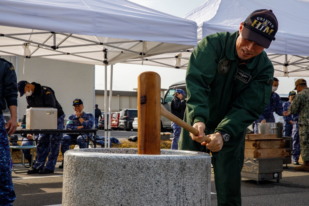  FAW 31 hosts a traditional Mochitsuki event at MCAS Iwakuni