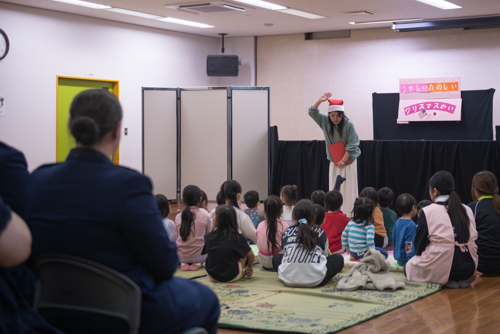 374th MXG spreads holiday cheer in Mizuho town