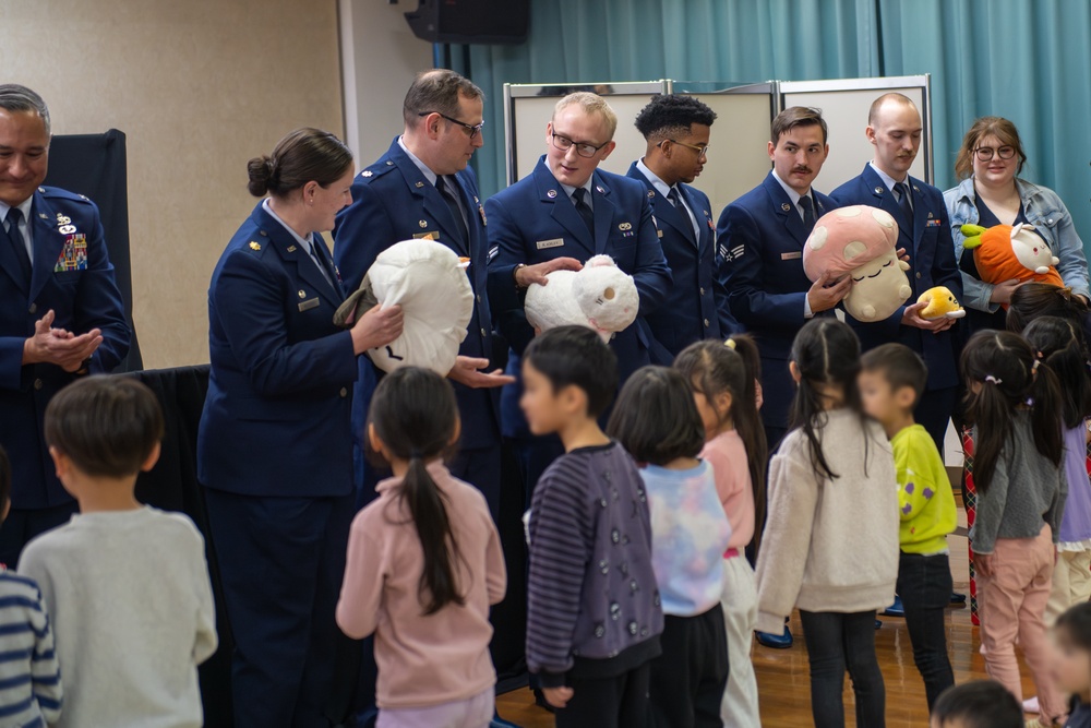 374th MXG spreads holiday cheer in Mizuho town