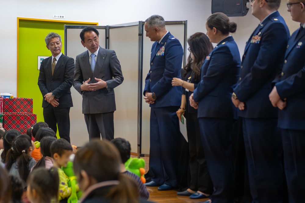 374th MXG spreads holiday cheer in Mizuho town