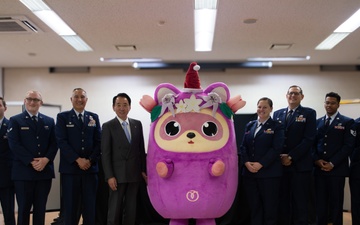 374th MXG spreads holiday cheer in Mizuho town