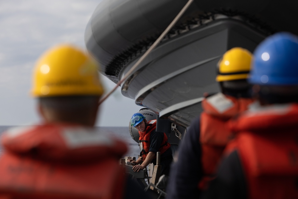 USS Oscar Austin (DDG 79) Conducts Replenishment-At-Sea (RAS) with USNS Laramie (T-AO 203)