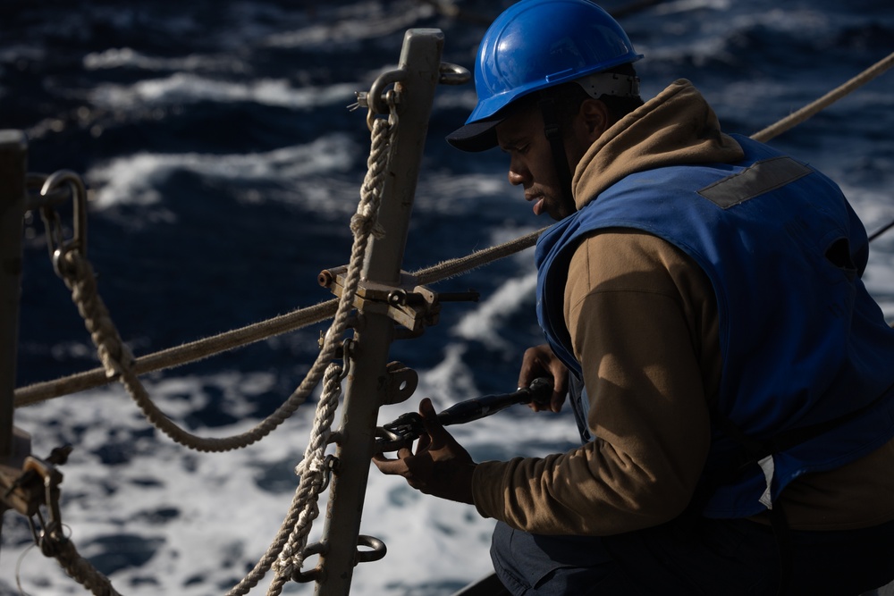 USS Oscar Austin (DDG 79) Conducts Replenishment-At-Sea (RAS) with USNS Laramie (T-AO 203)