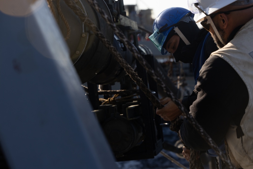 USS Oscar Austin (DDG 79) Conducts Replenishment-At-Sea (RAS) with USNS Laramie (T-AO 203)