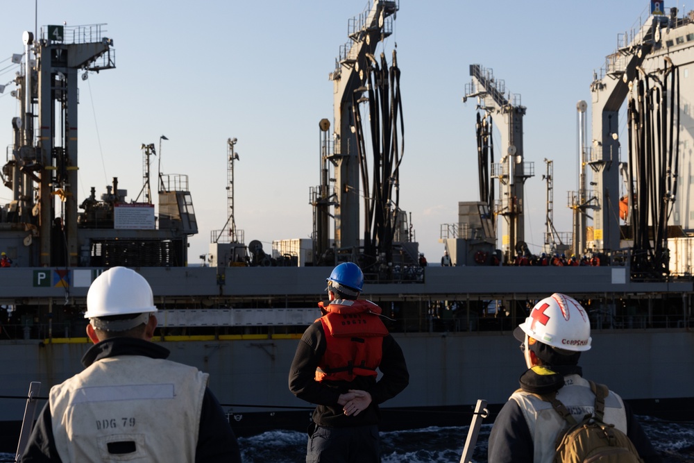 USS Oscar Austin (DDG 79) Conducts Replenishment-At-Sea (RAS) with USNS Laramie (T-AO 203)