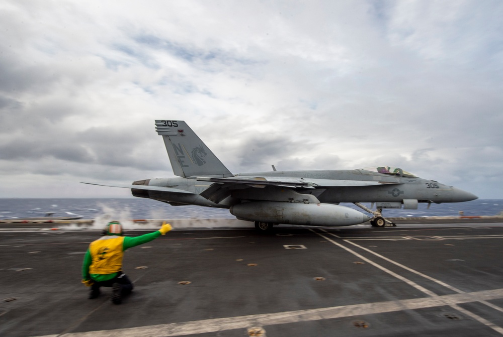 USS Carl Vinson (CVN 70) Conducts Routine Flight Operations in the Philippine Sea