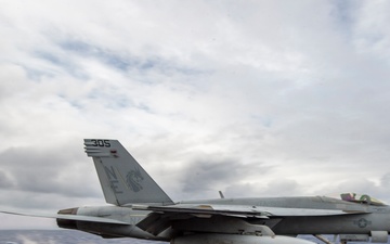 USS Carl Vinson (CVN 70) Conducts Routine Flight Operations in the Philippine Sea