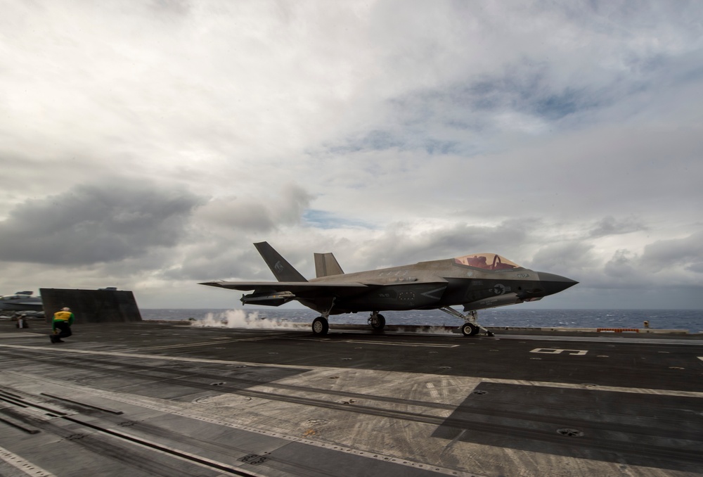 USS Carl Vinson (CVN 70) Conducts Routine Flight Operations in the Philippine Sea