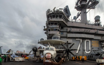 USS Carl Vinson (CVN 70) Conducts Routine Flight Operations in the Philippine Sea