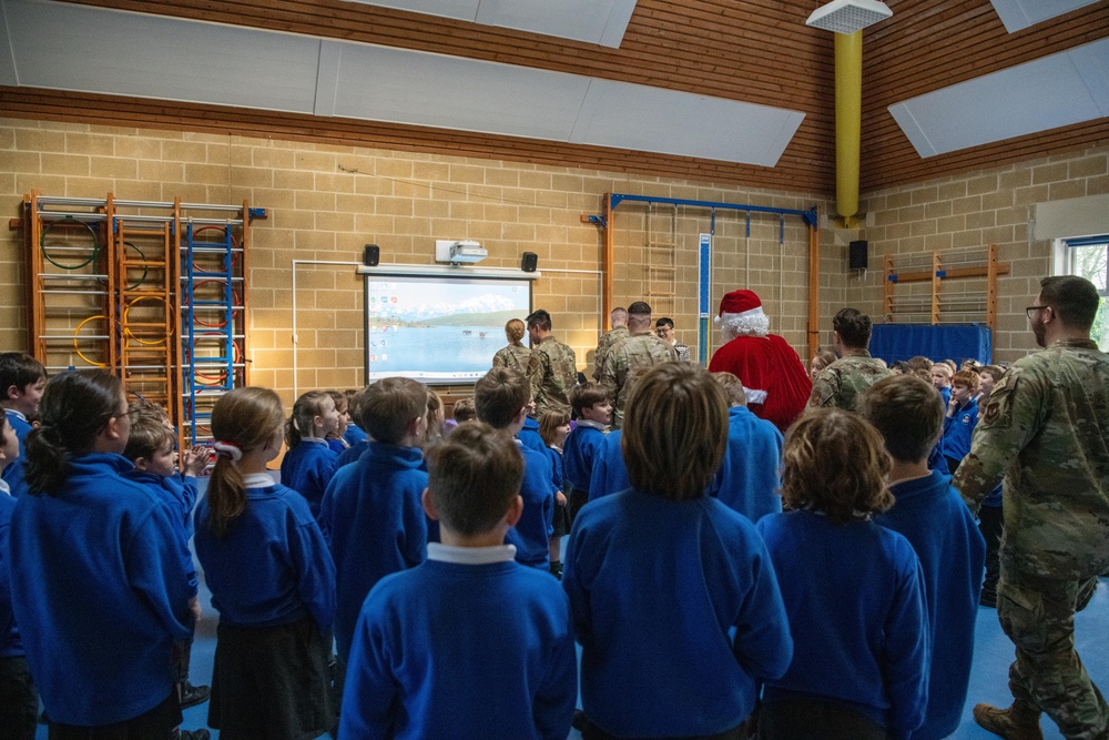 Pathfinders bring holiday cheer to local schools