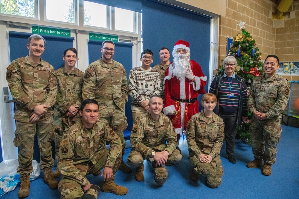 Pathfinders bring holiday cheer to local schools