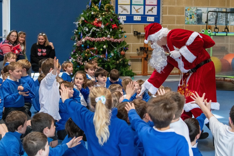 Pathfinders bring holiday cheer to local schools