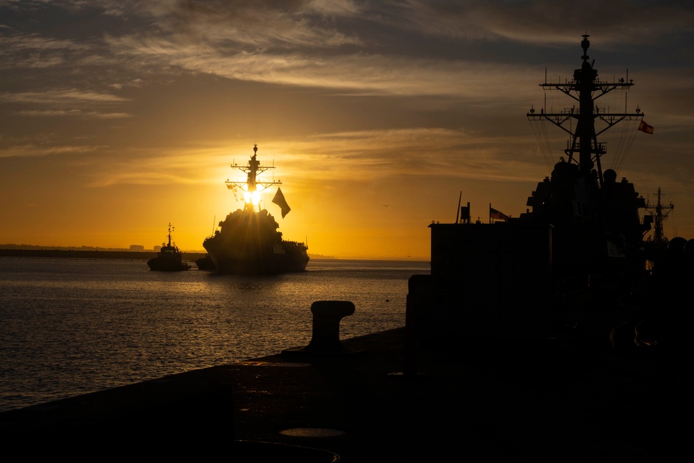 USS Bulkeley arrives in Rota, Spain from deplyoment.