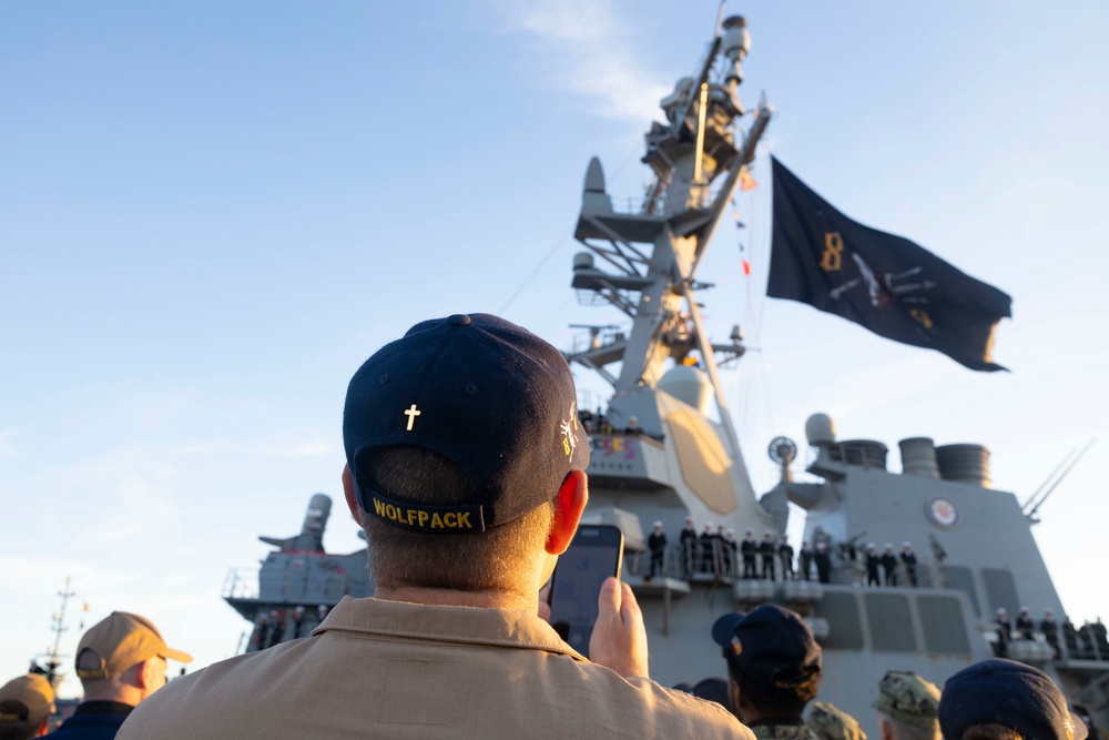 USS Bulkeley arrives in Rota, Spain from deplyoment.