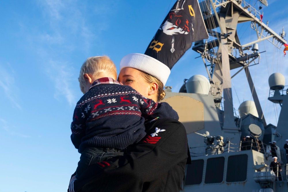 USS Bulkeley arrives in Rota, Spain from deplyoment.