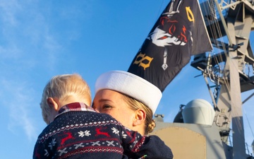 USS Bulkeley arrives in Rota, Spain from deplyoment.