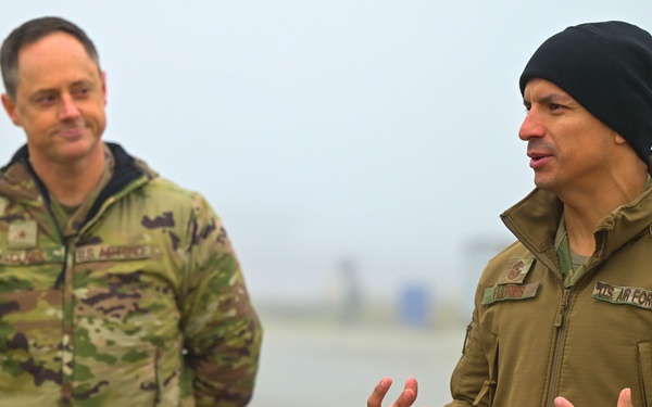 31 Fighter Wing leaders bring holiday cheer to deployed Airmen