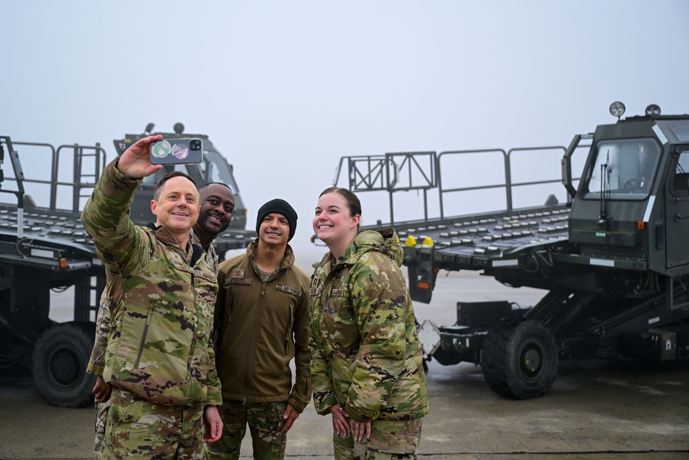 31 Fighter Wing leaders bring holiday cheer to deployed Airmen