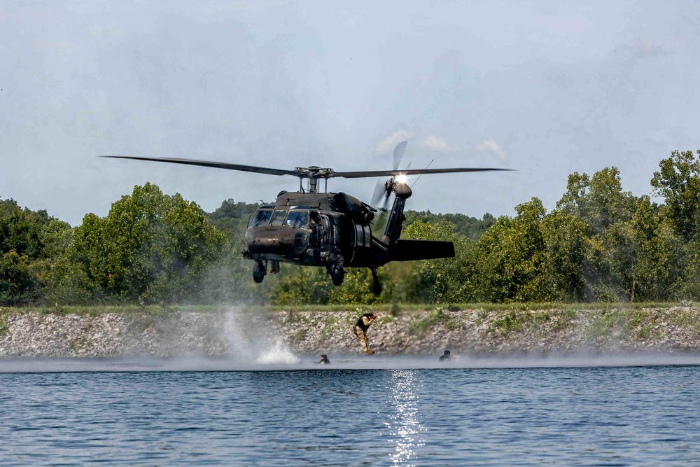 19th Engineer Battalion helocasting training