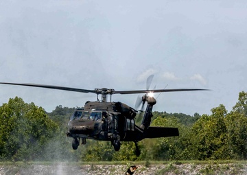 19th Engineer Battalion helocasting training