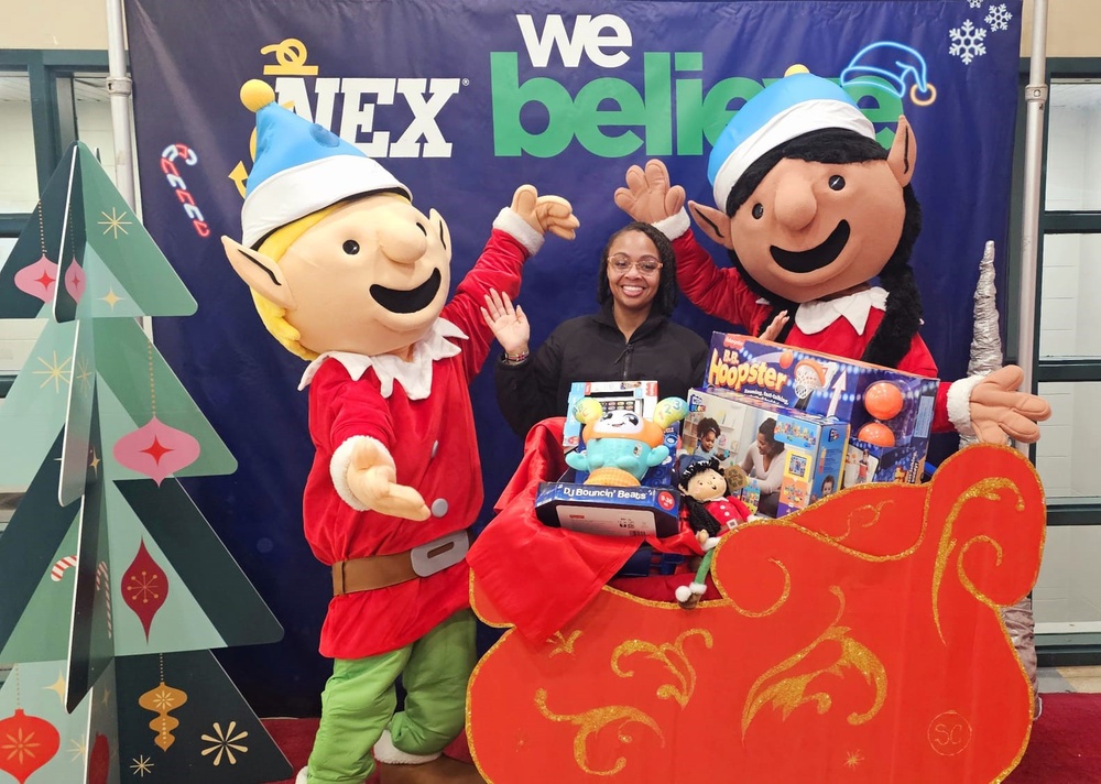 Holiday Season Made Merry and Bright for Navy Exchange Patrons