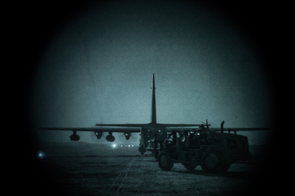 U.S. Soldiers, Airmen conduct landing zone operations in USCENTCOM AOR