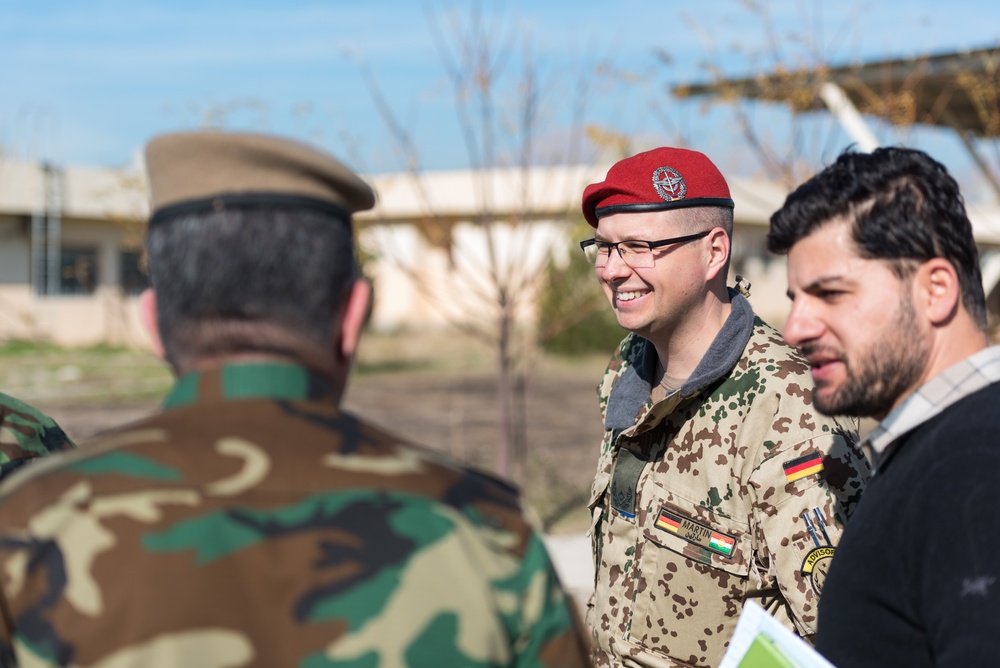 Coalition Advisors Discuss Logistical Matters with Peshmerga