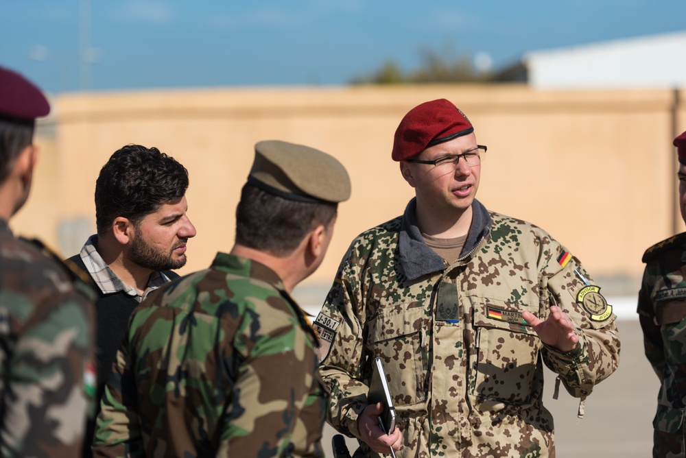 Coalition Advisors Discuss Logistical Matters with Peshmerga