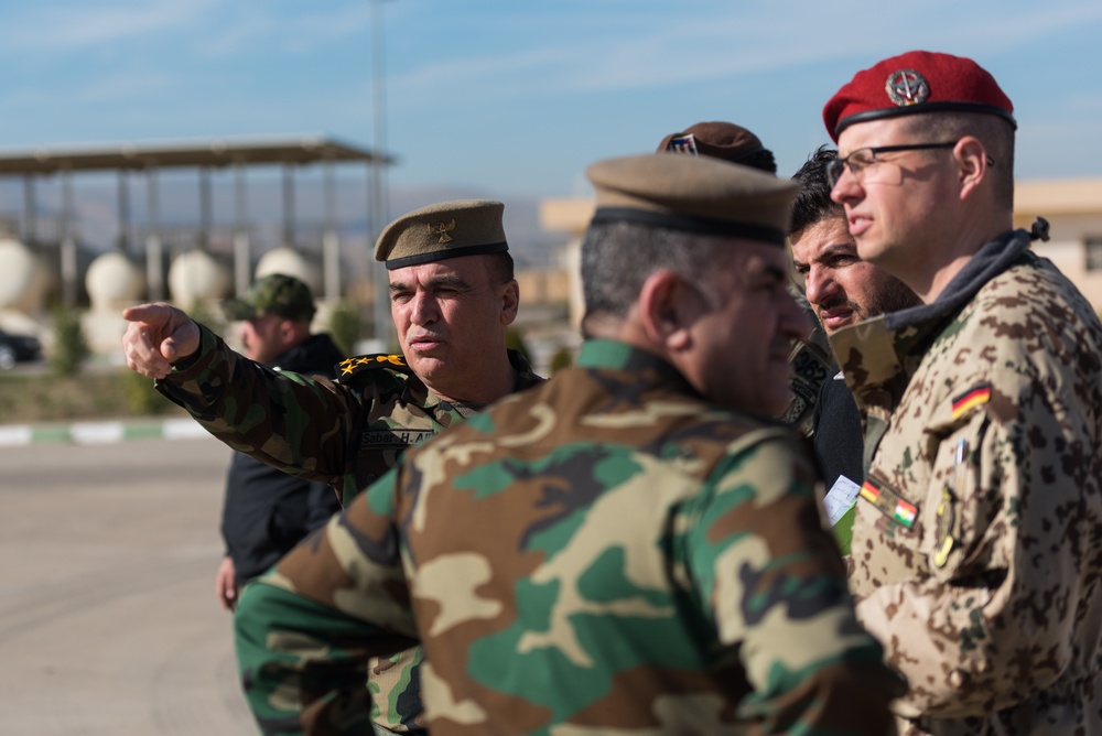 Coalition Advisors Discuss Logistical Matters with Peshmerga