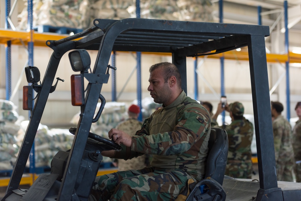 Coalition Advisors Discuss Logistical Matters with Peshmerga