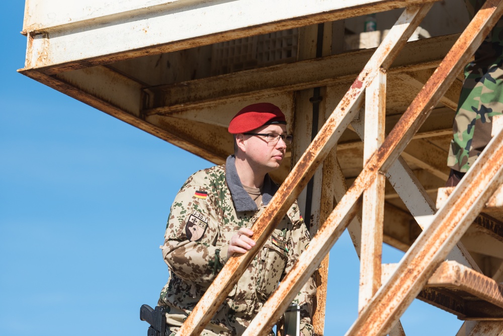 Coalition Advisors Discuss Logistical Matters with Peshmerga