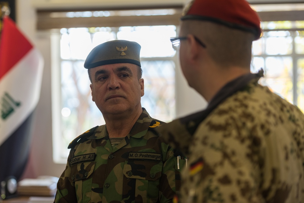 Coalition Advisors Discuss Logistical Matters with Peshmerga