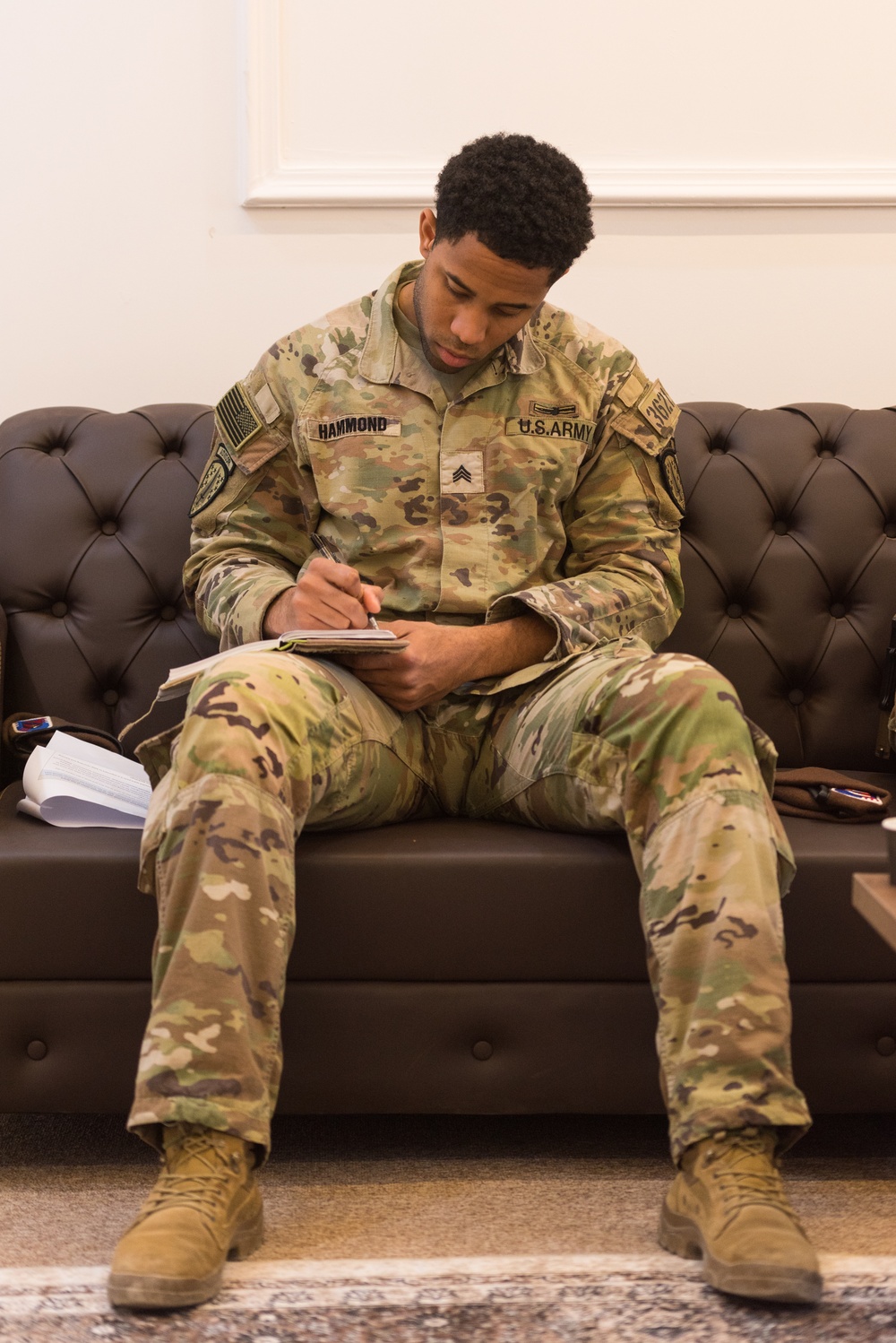 Coalition Advisors Discuss Logistical Matters with Peshmerga