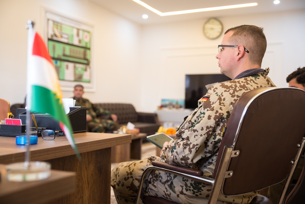 Coalition Advisors Discuss Logistical Matters with Peshmerga