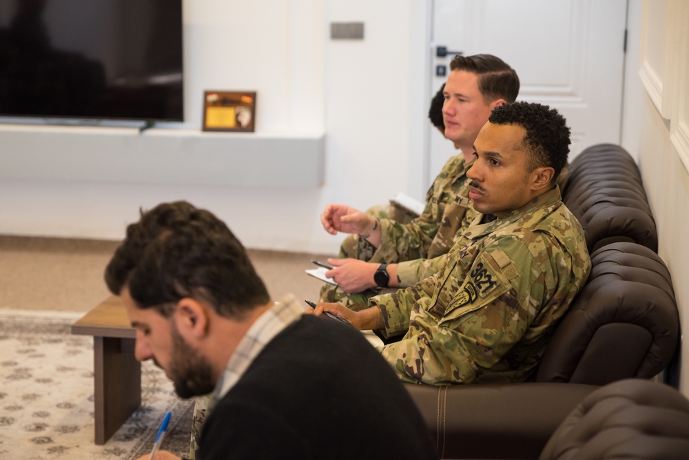Coalition Advisors Discuss Logistical Matters with Peshmerga