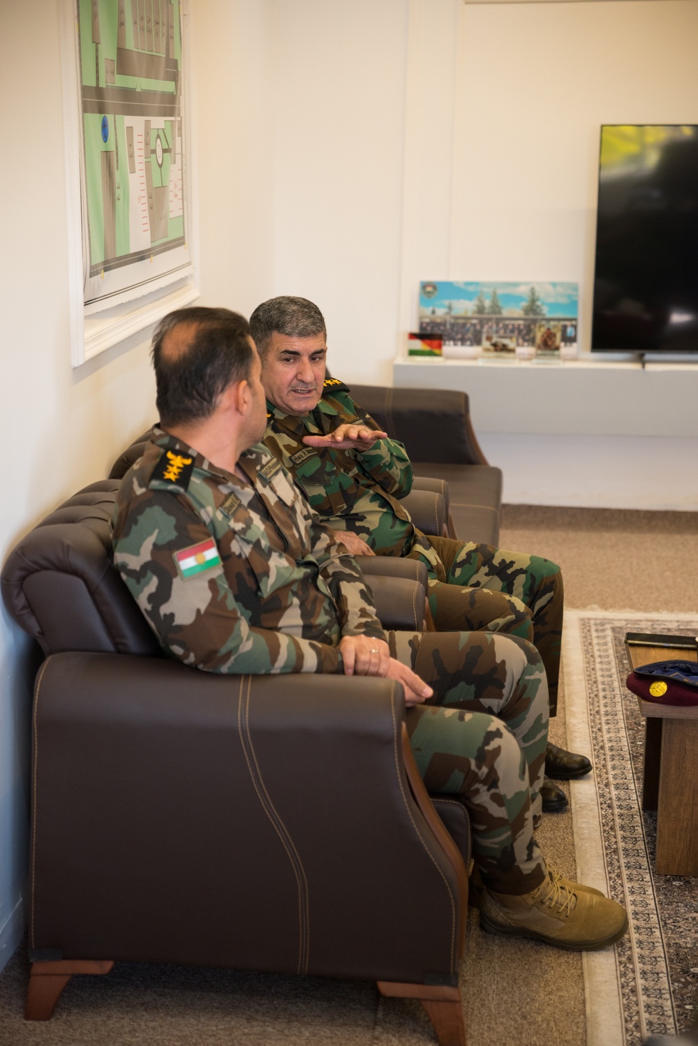 Coalition Advisors Discuss Logistical Matters with Peshmerga
