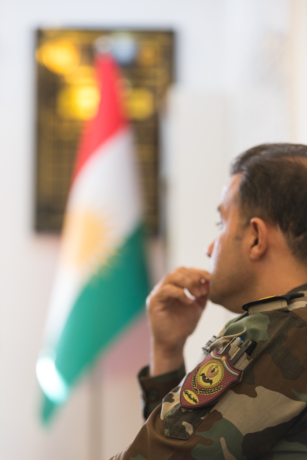 Coalition Advisors Discuss Logistical Matters with Peshmerga