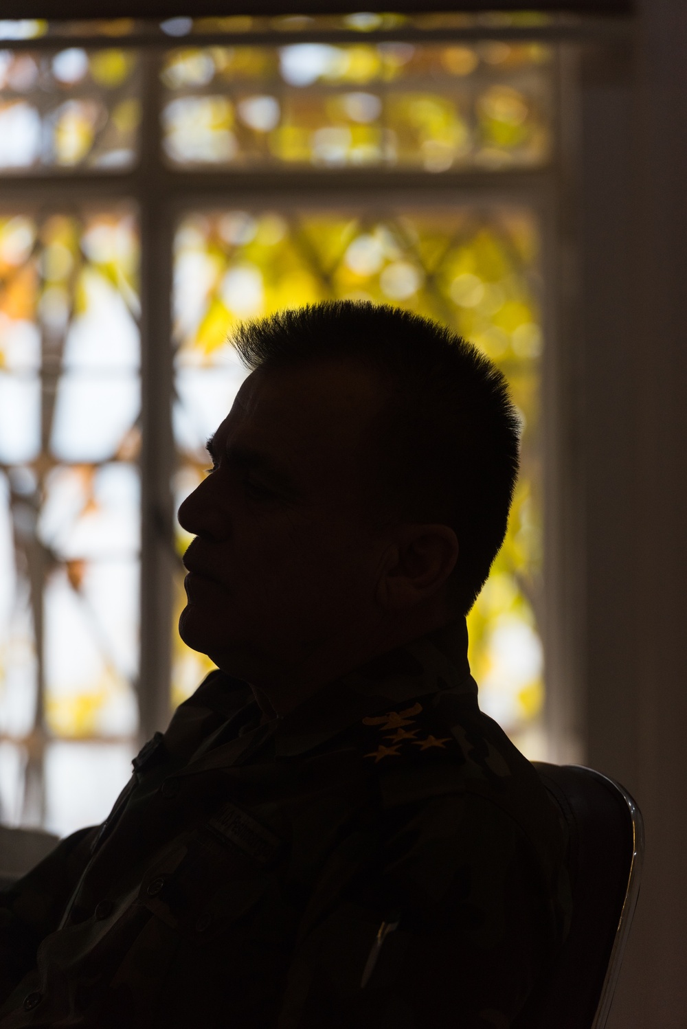 Coalition Advisors Discuss Logistical Matters with Peshmerga