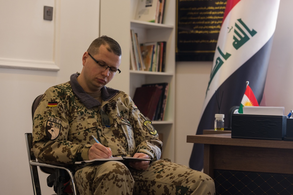 Coalition Advisors Discuss Logistical Matters with Peshmerga